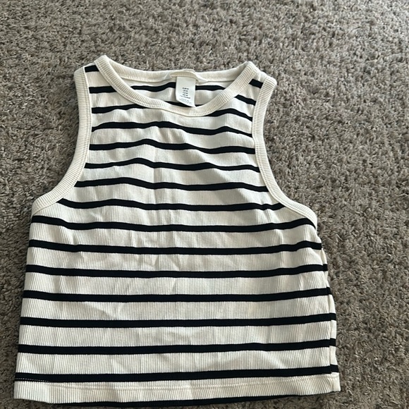 H&M Tops - Black and cream crop top